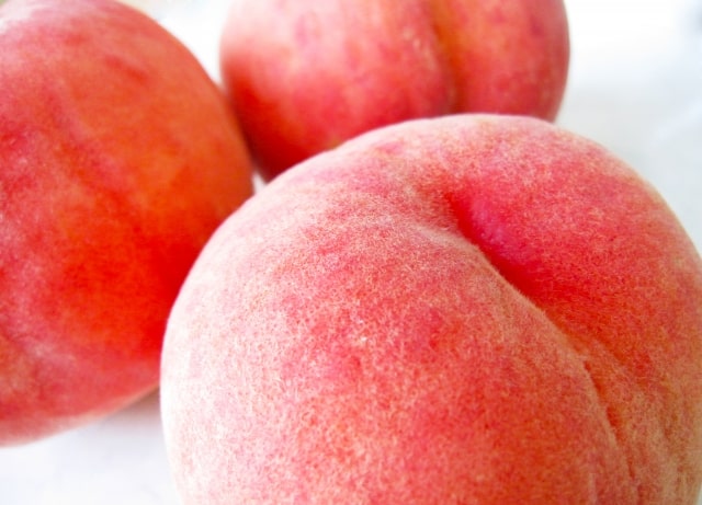 桃の毛が刺さって痛い 取り方は 皮ごと食べる時の注意点